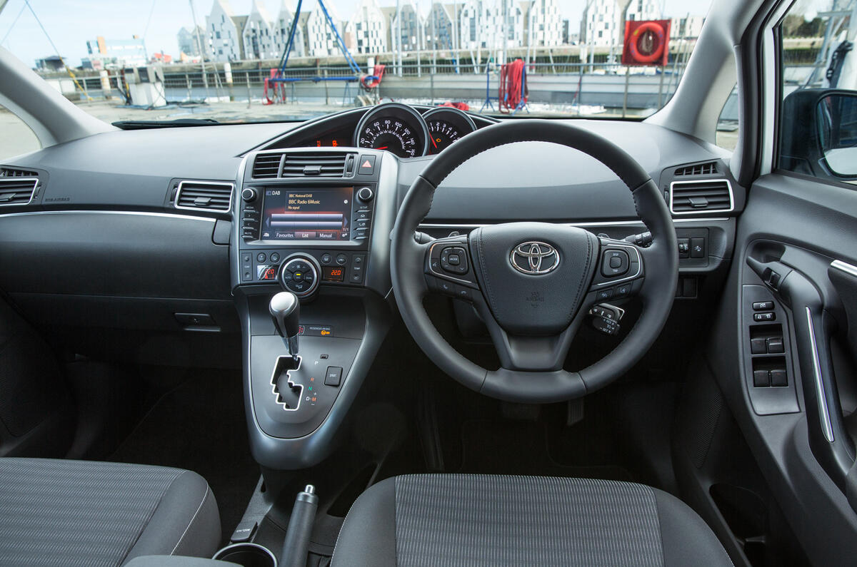 Toyota Verso dashboard
