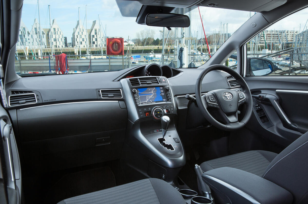 Toyota Verso interior