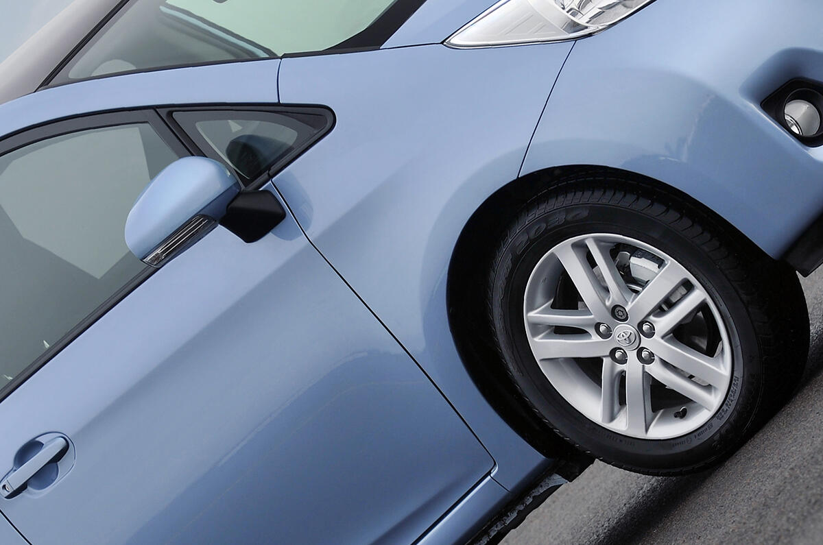 The L-shaped profile to the bumper, pushes air out sideways and up Toyota Verso-S alloy wheels