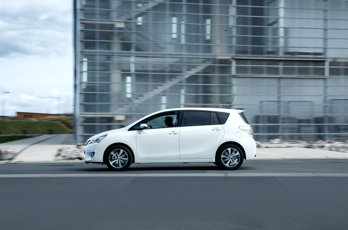Toyota Verso side profile