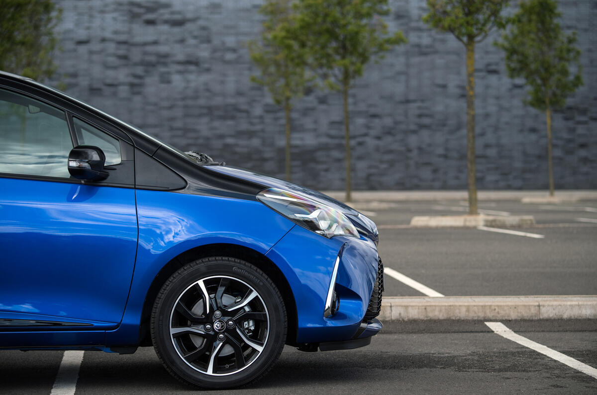 Toyota Yaris front end