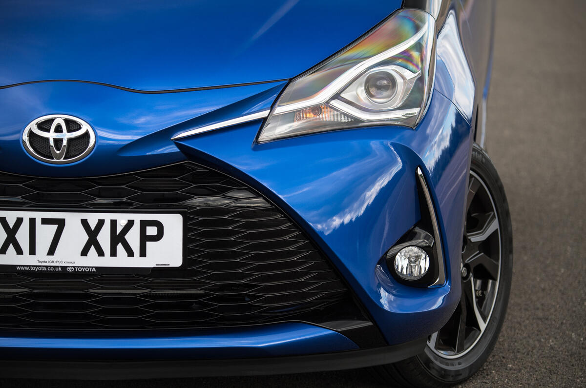 Toyota Yaris headlights