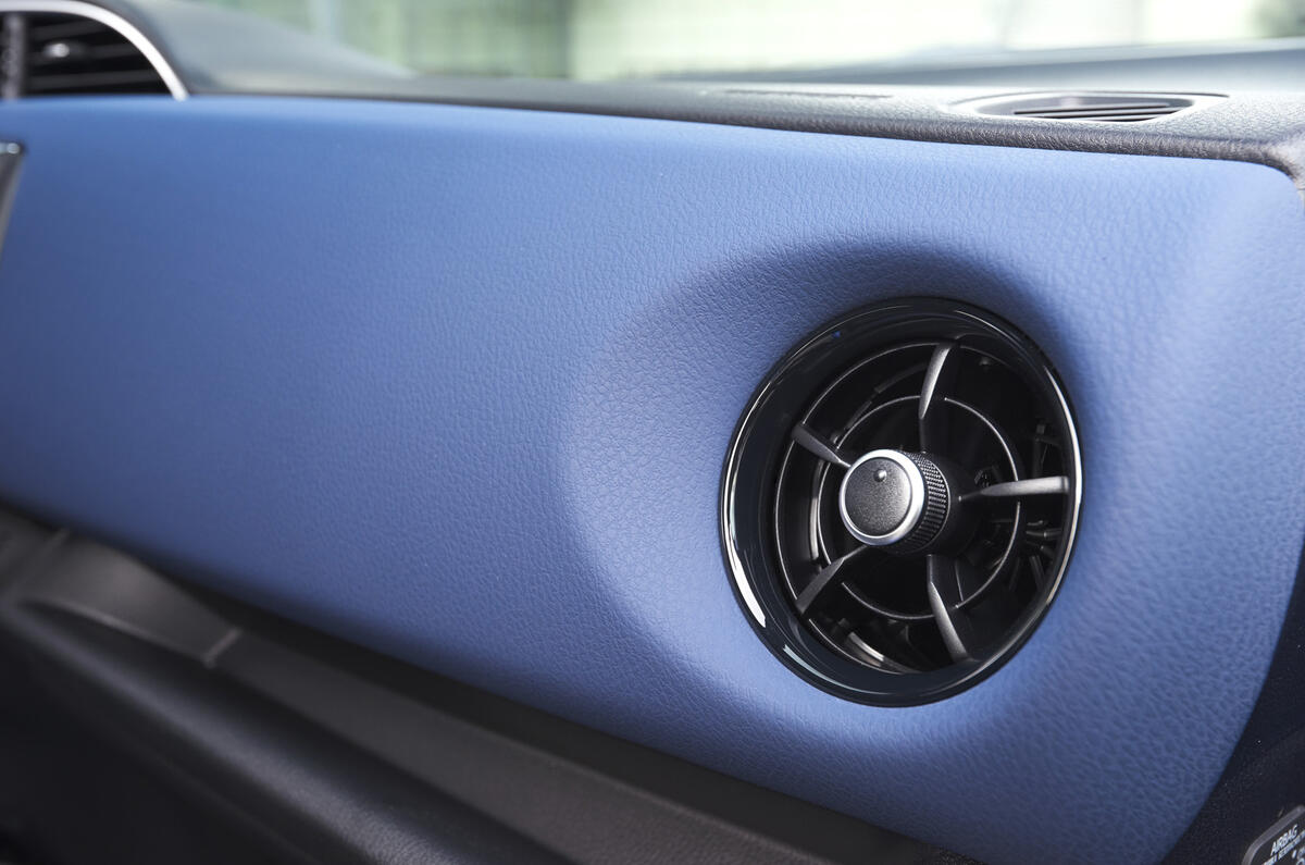 Toyota Yaris Hybrid air vents