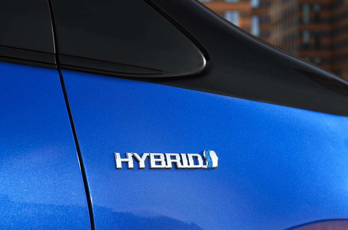 Toyota Yaris Hybrid badging
