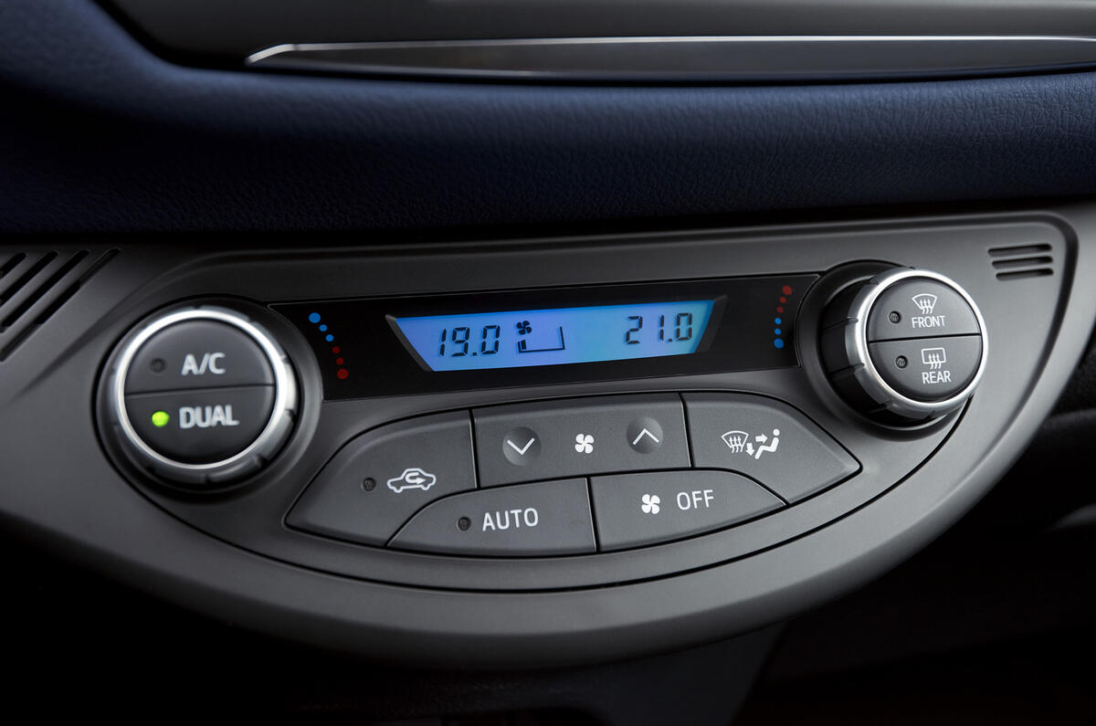 Toyota Yaris Hybrid climate controls