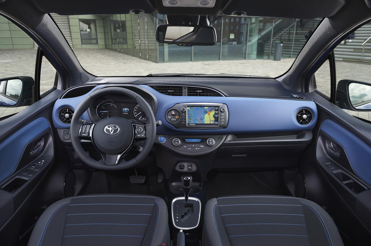 Toyota Yaris Hybrid dashboard