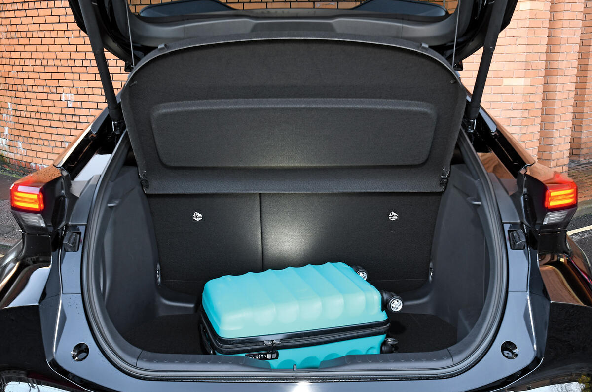 Toyota C HR coffre avec valise