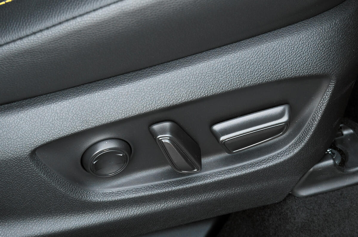 Commandes des sièges de la Toyota C HR