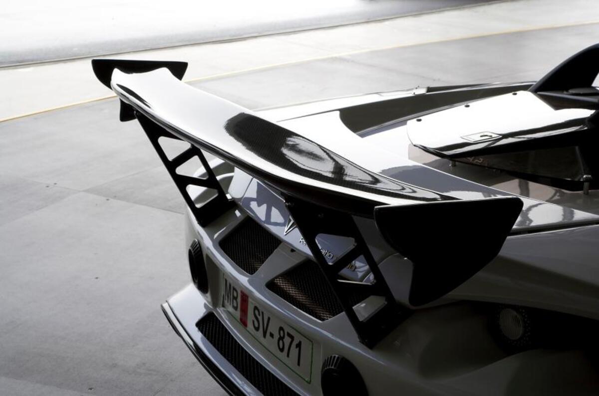 Tushek Renovatio T500 rear wing