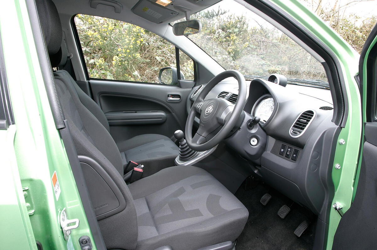 Agila’s front seats are a genuine surprise: comfortable and supportive Vauxhall Agila interior