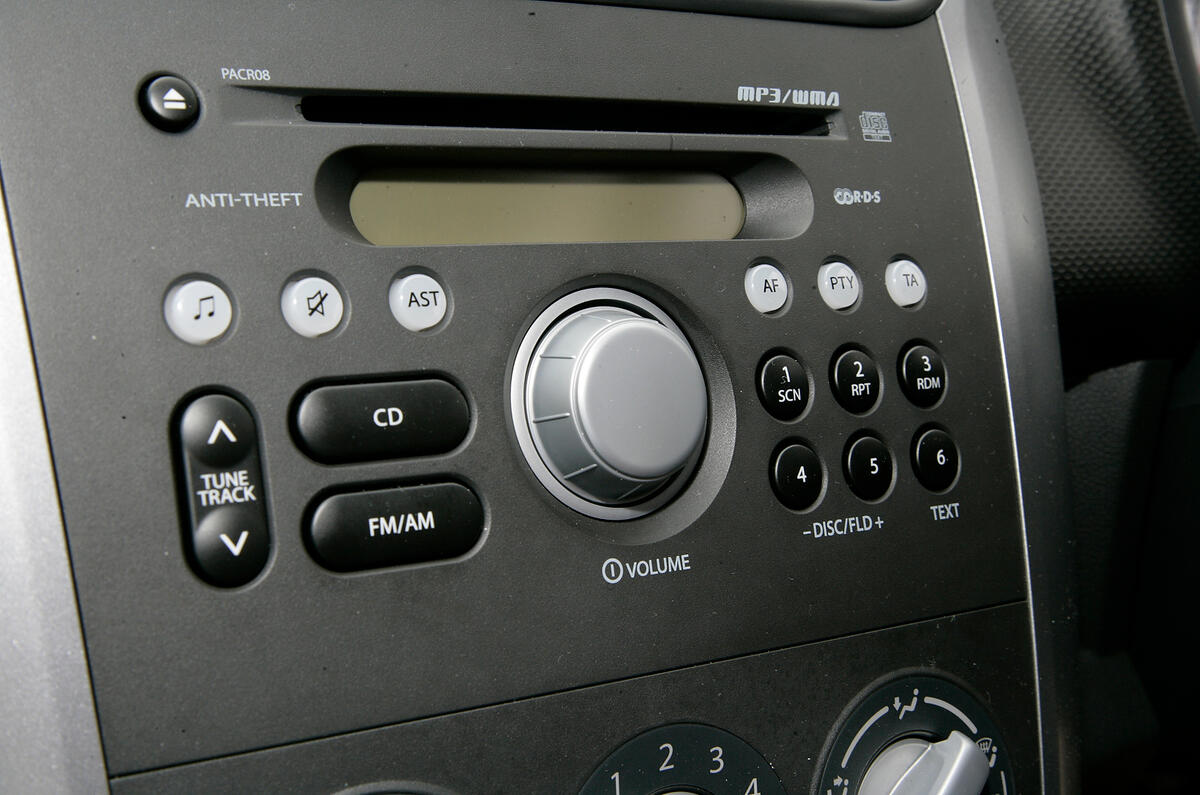 There’s no auxiliary socket, so nowhere to plug in your iPod/MP3 player Vauxhall Agila centre console