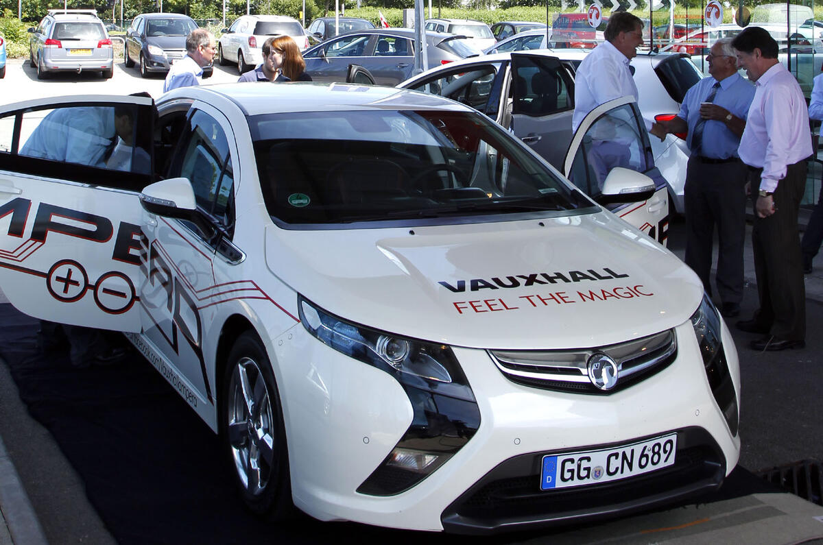 Vauxhall Ampera hits UK roads