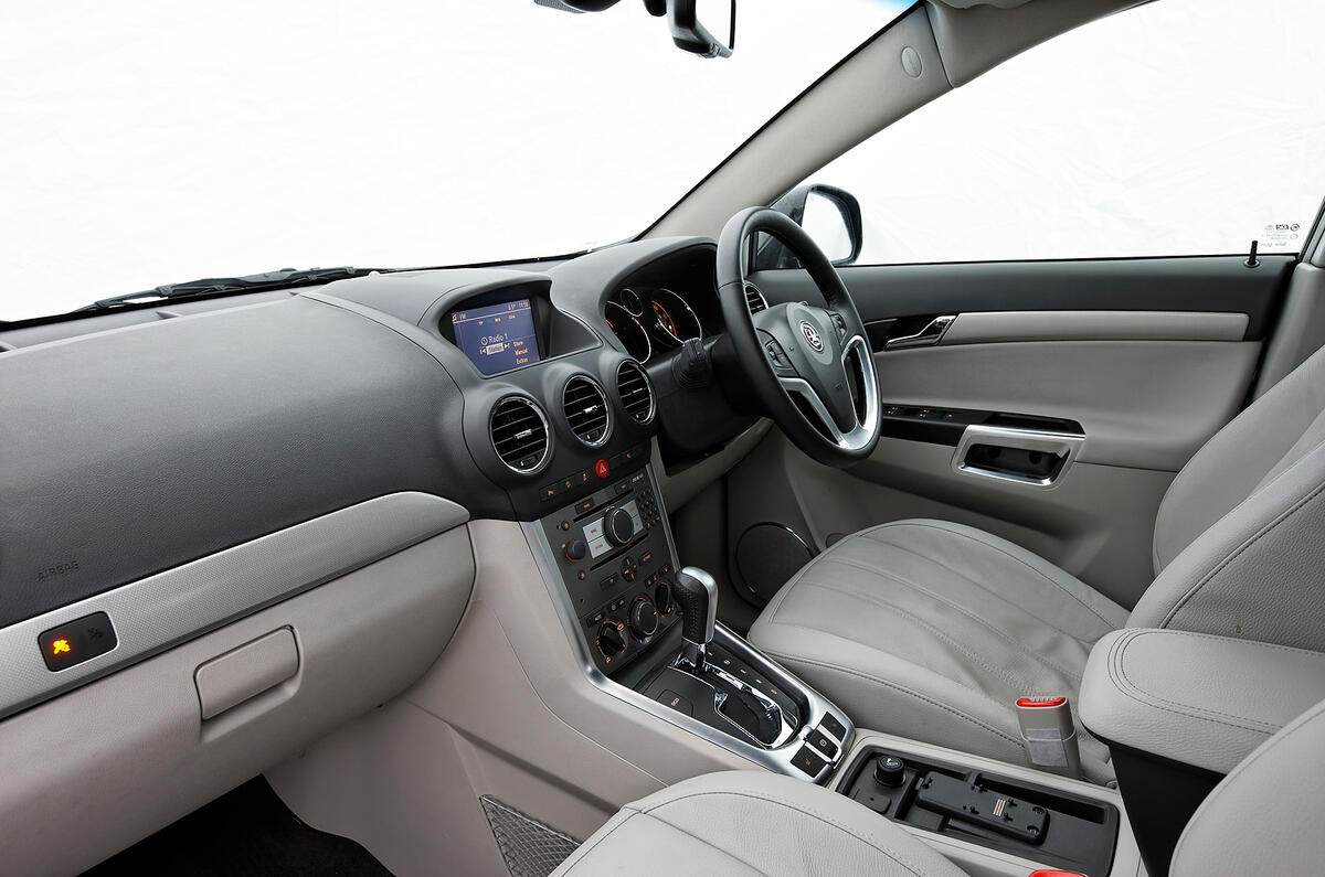 Vauxhall Antara interior
