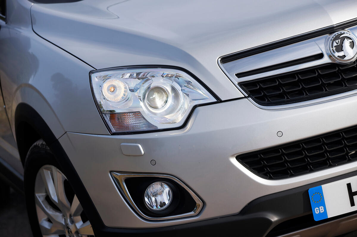 Vauxhall Antara headlight and foglight