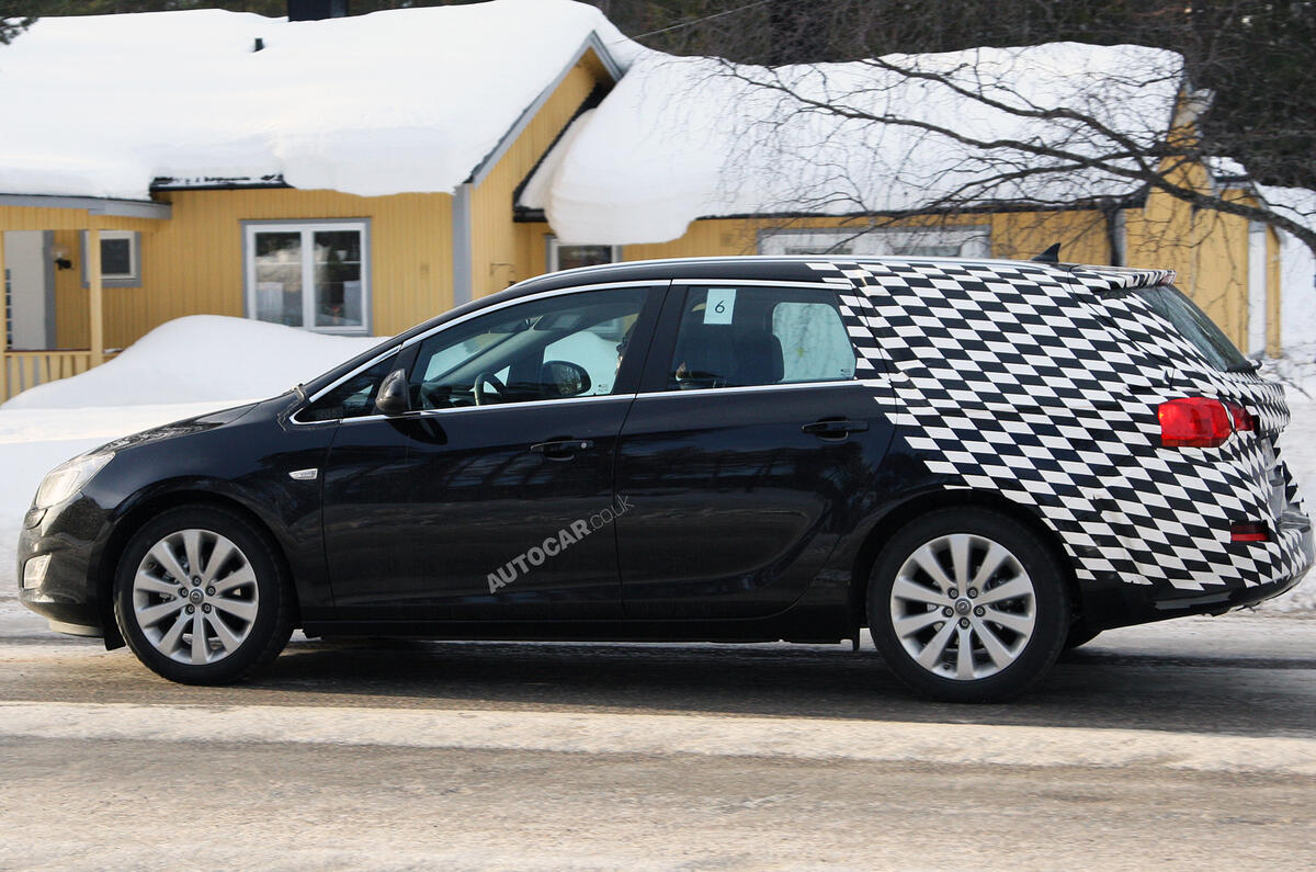 New Vauxhall Astra ST spied