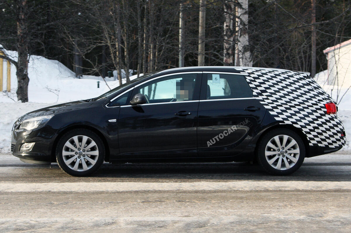 New Vauxhall Astra ST spied