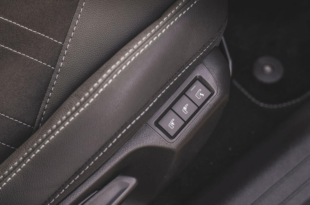 vauxhall corsa electric review 2023 13 electric seats