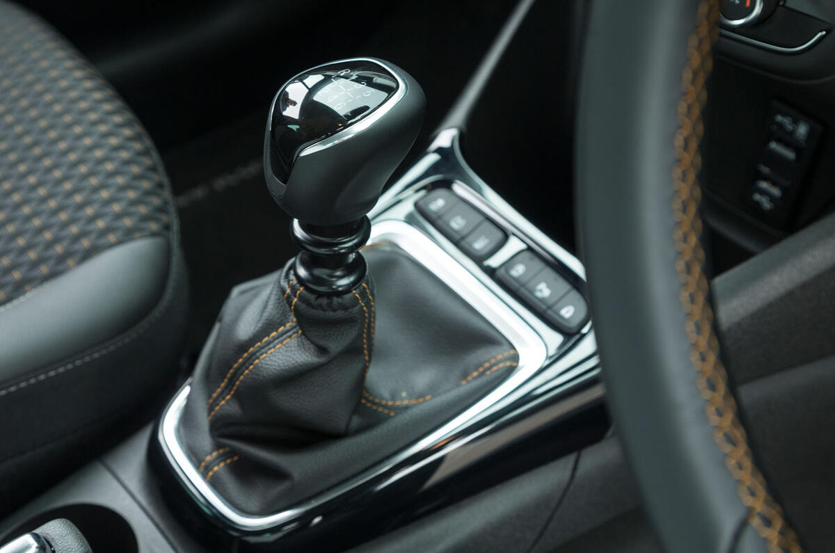 Vauxhall Crossland X manual gearbox