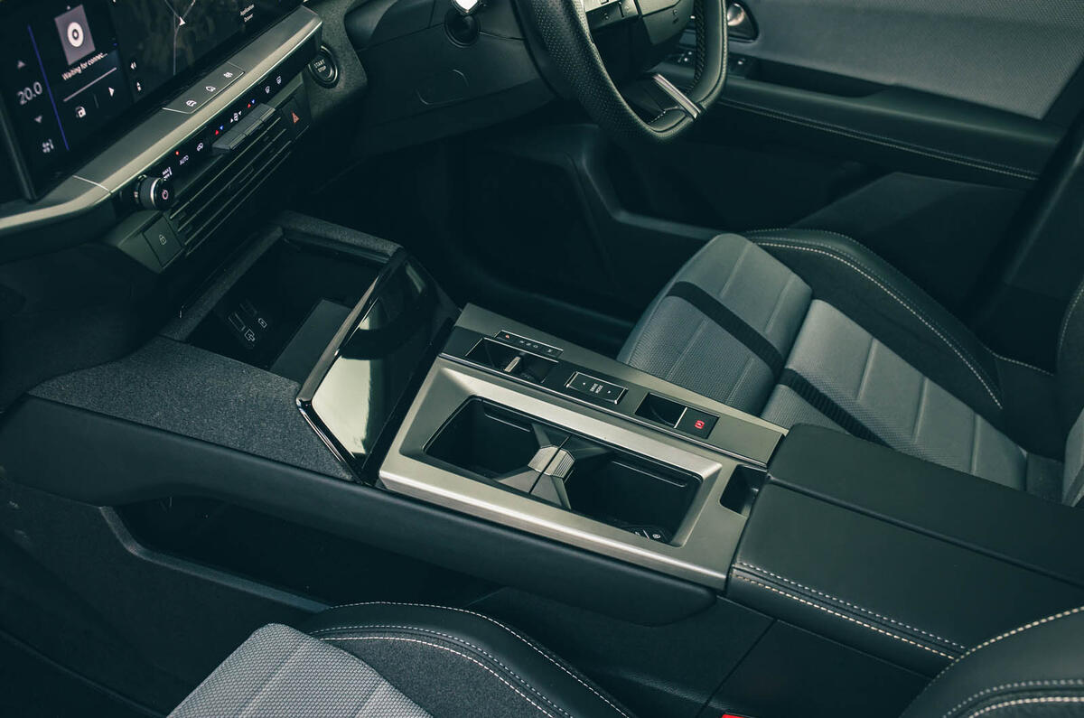 Vauxhall Grandland review 2025 015 centre console Vauxhall Grandland review 2025 015 centre console