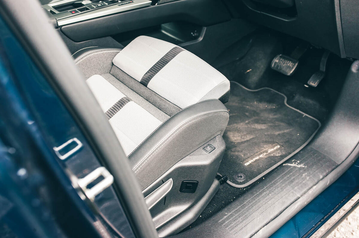 Vauxhall Grandland review 2025 019 front seats Vauxhall Grandland review 2025 019 front seats