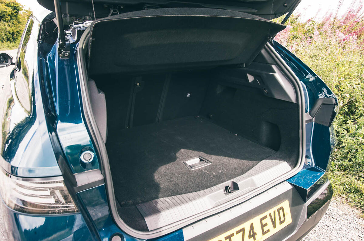 Vauxhall Grandland review 2025 021 boot Vauxhall Grandland review 2025 021 boot