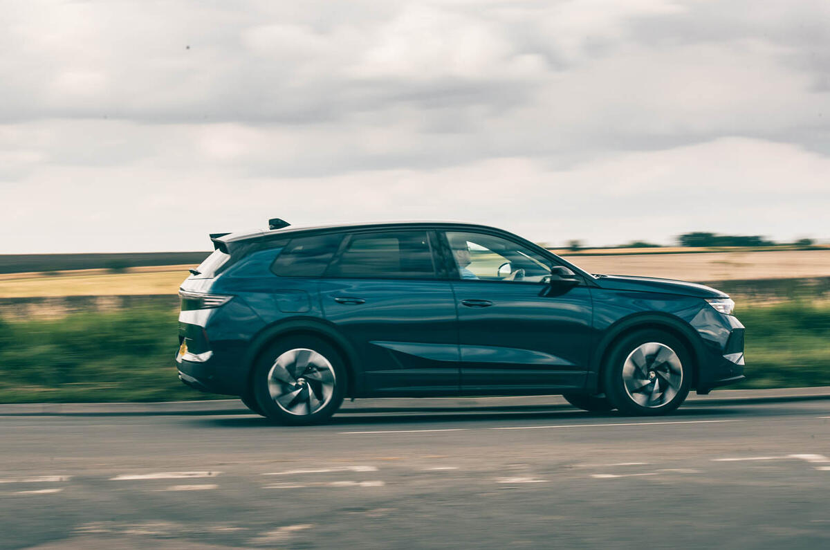 Vauxhall Grandland review 2025 024 panning Vauxhall Grandland review 2025 024 panning