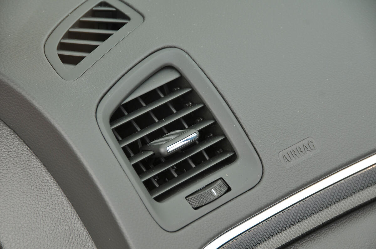 Vauxhall Insignia air vents