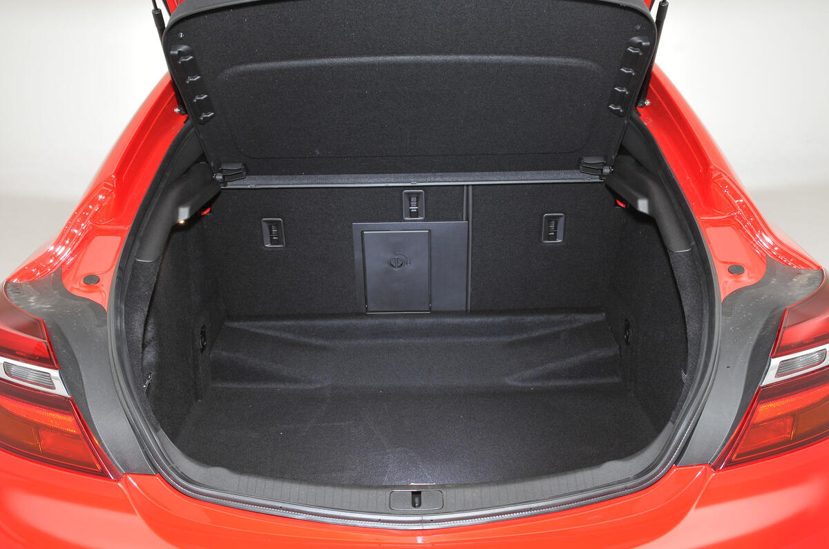Vauxhall Insignia boot space