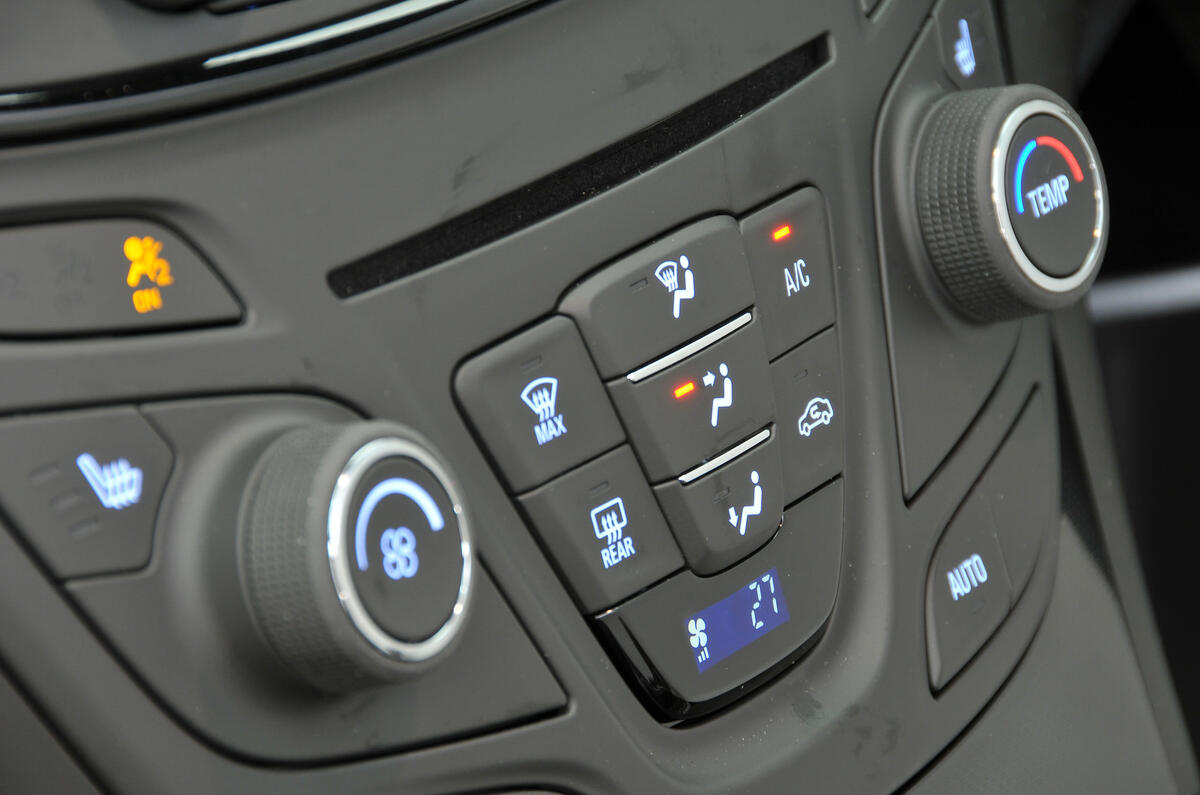 Vauxhall Insignia climate controls