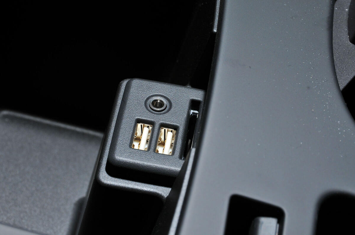 Vauxhall Insignia multimedia port