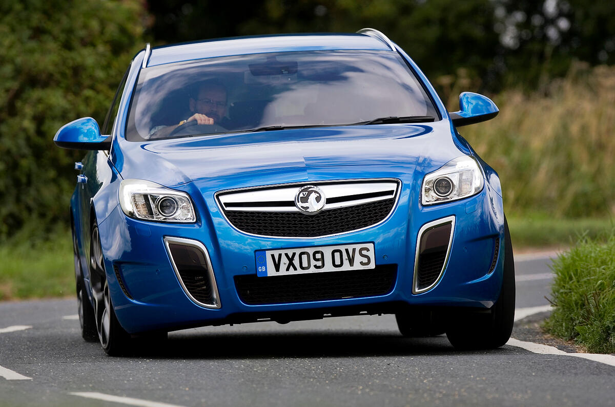 Noticeable body movement under sharp direction changes, doesn’t encourage quick corner entry Vauxhall Insignia VXR cornering
