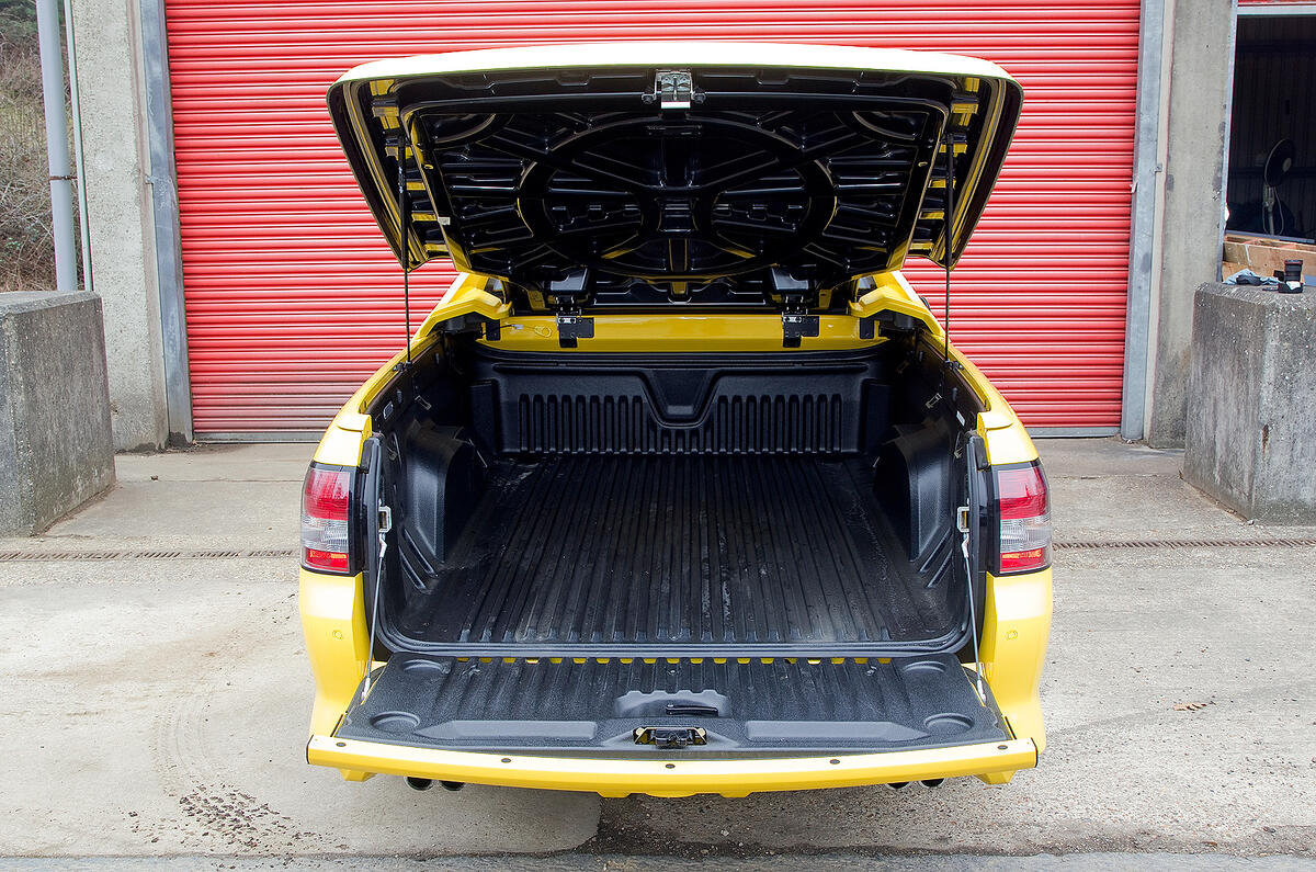 Vauxhall VXR8 Maloo rear load space