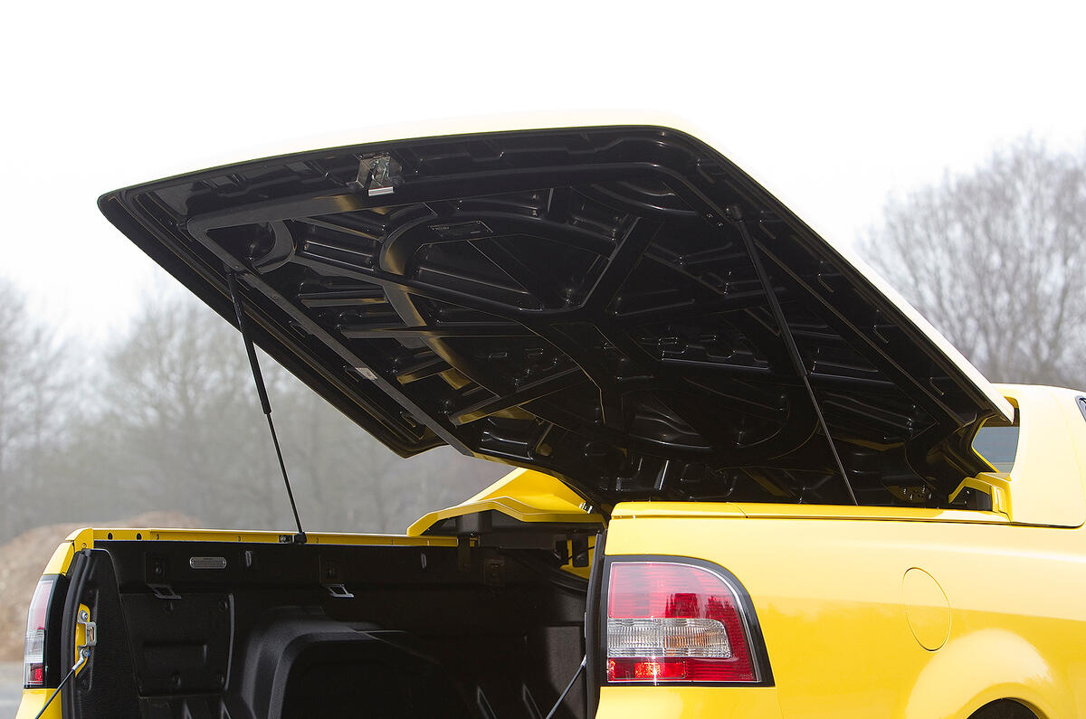 Vauxhall VXR8 Maloo tonneau cover