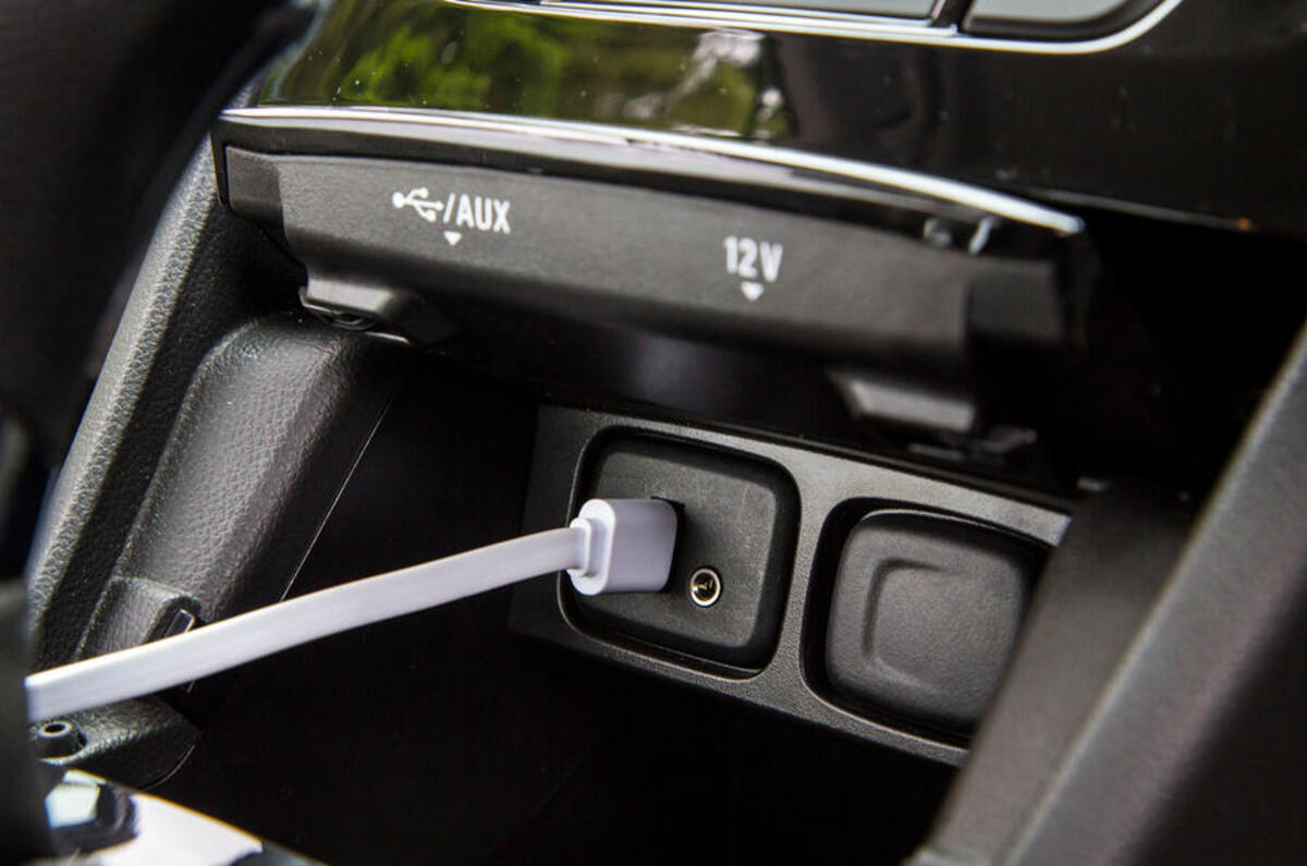 Vauxhall Mokka X USB port