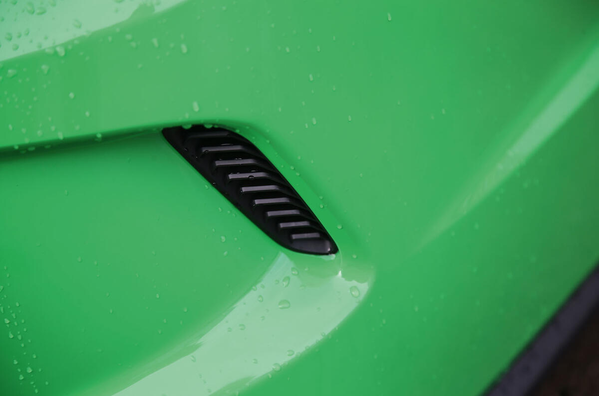 Vauxhall VXR8 GTS-R brake duct