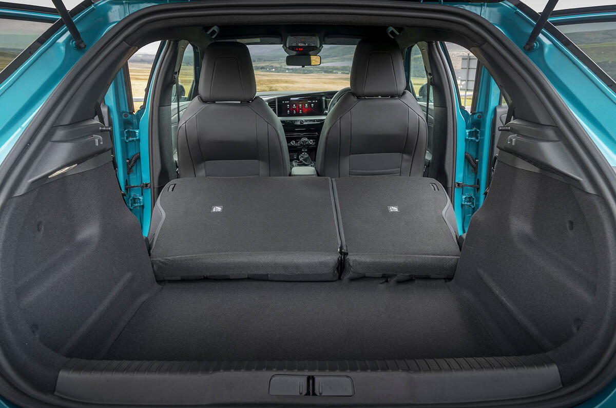 Vauxhall Mokka boot seats down Vauxhall Mokka boot seats down