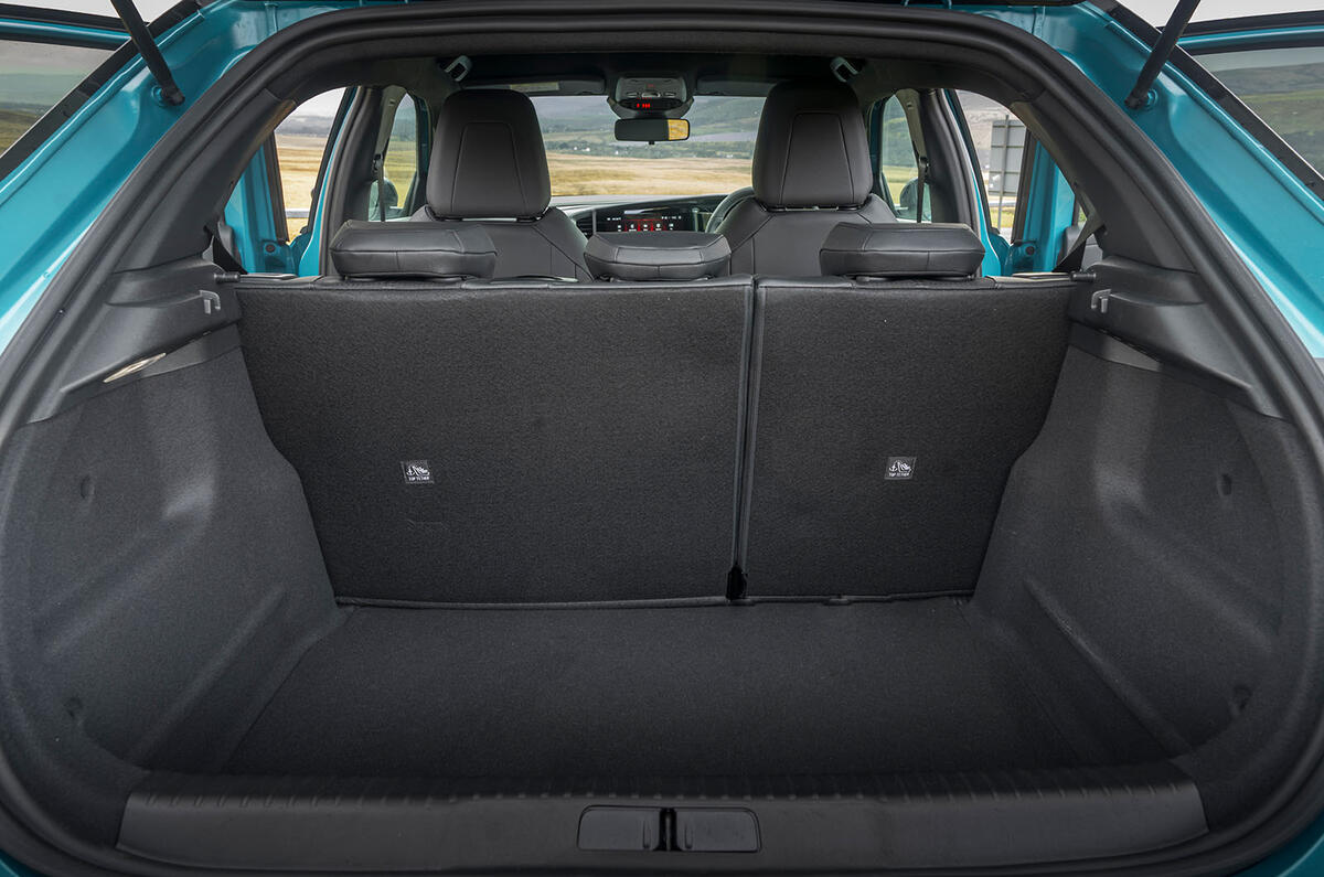 Vauxhall Mokka boot seats up Vauxhall Mokka boot seats up