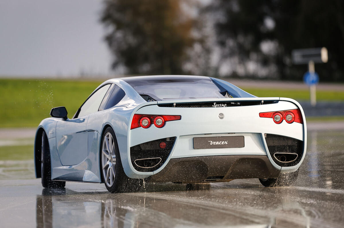 Vencer Sarthe rear cornering