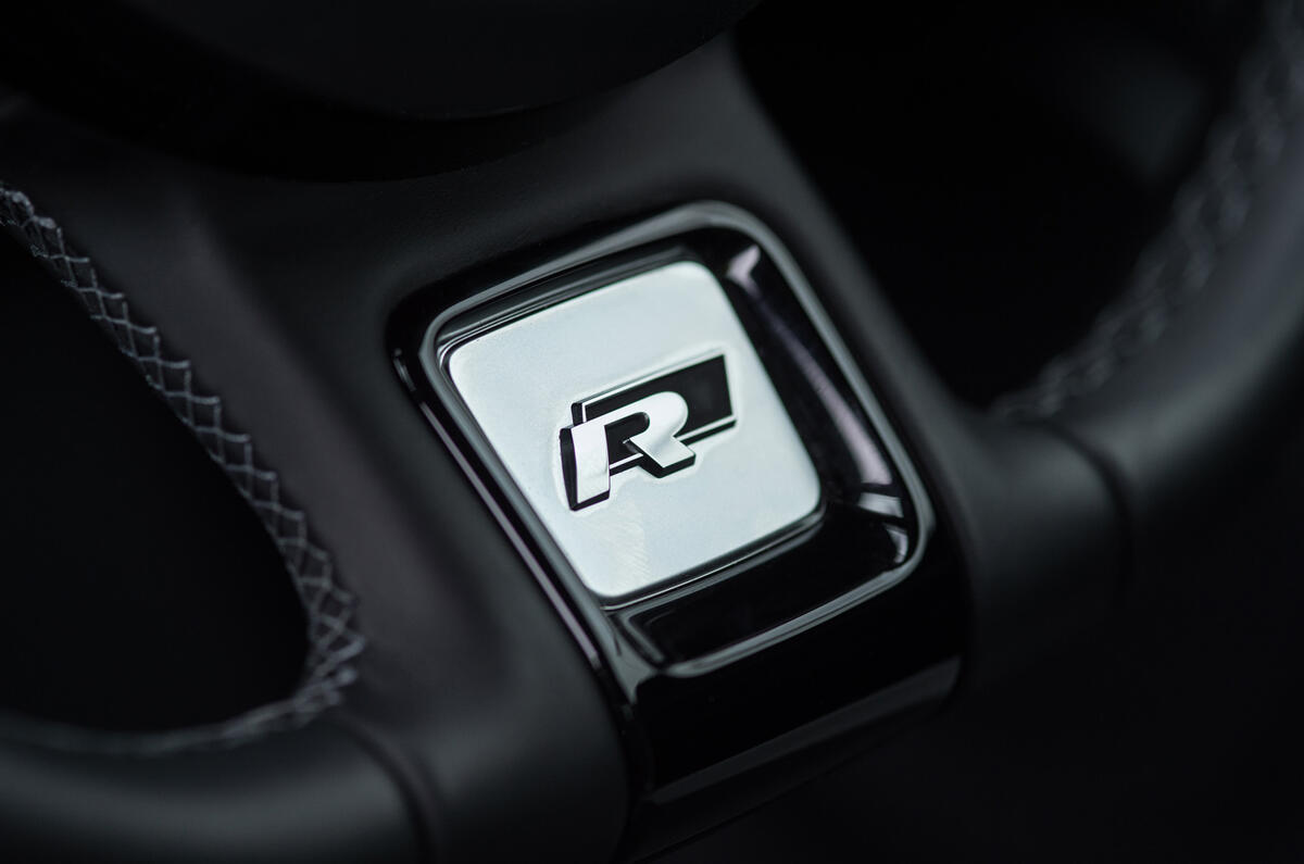 Volkswagen Beetle R-Line badging