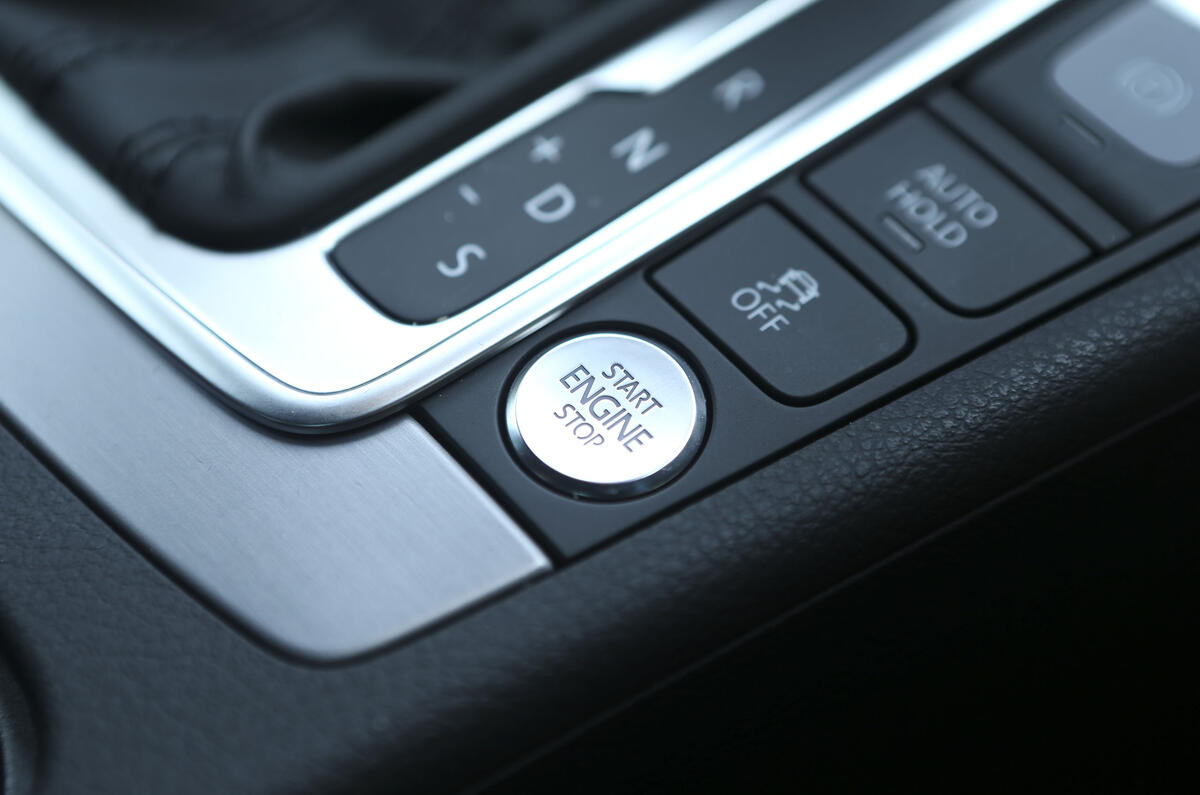 Volkswagen CC ignition button
