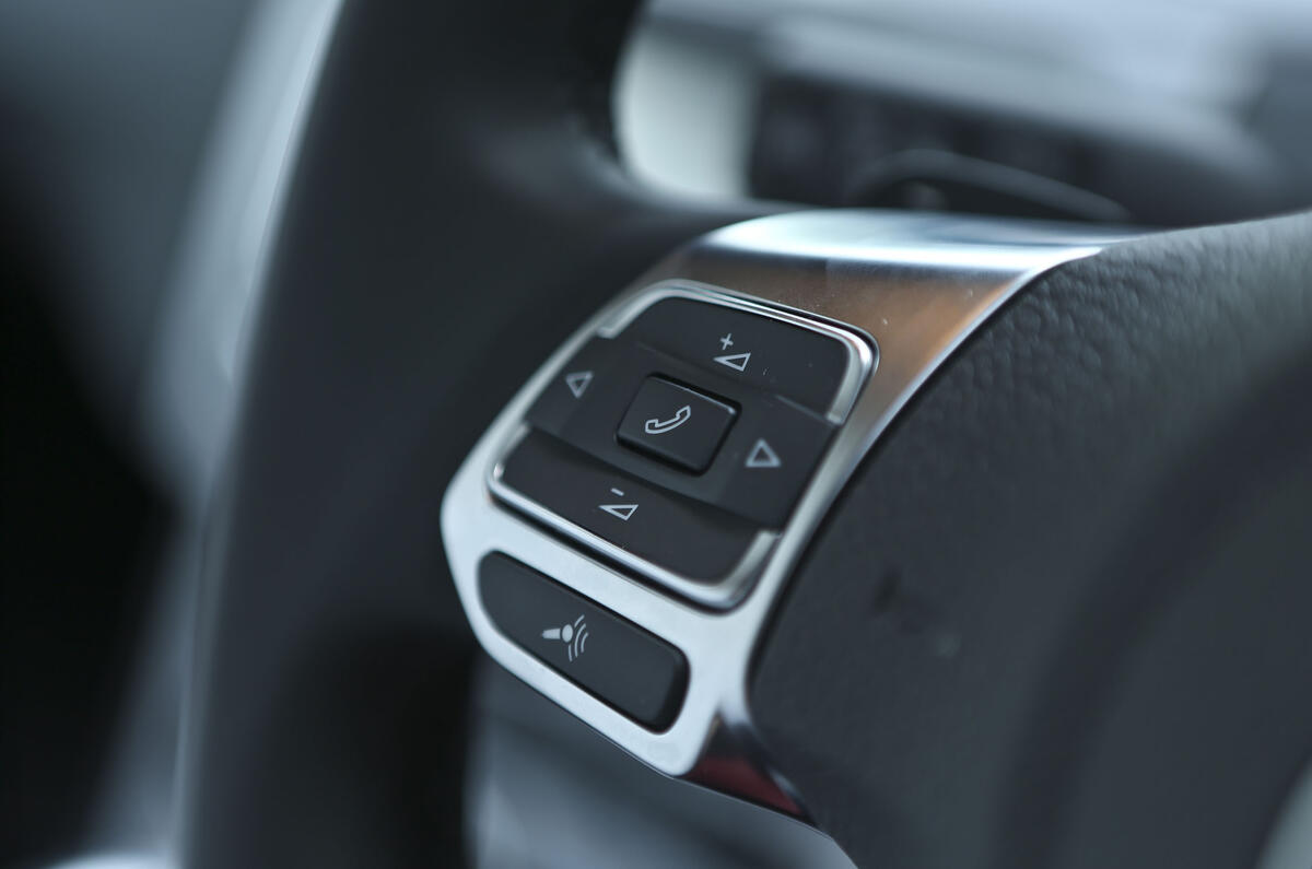 Volkwagen CC steering wheel controls