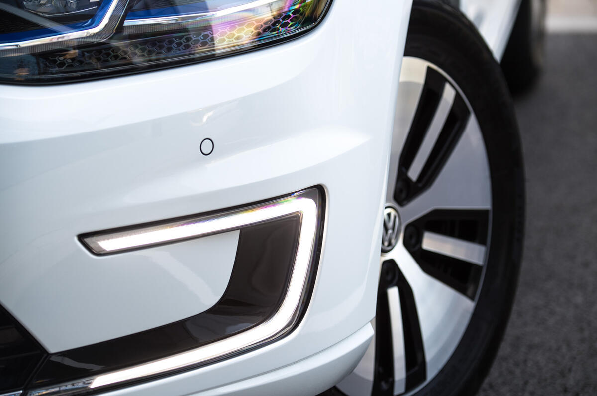 Volkswagen e-Golf LED day-running lights