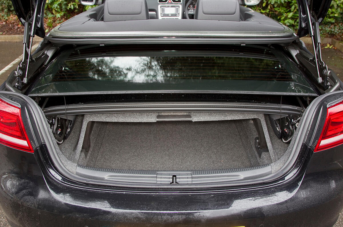 Volkswagen Eos boot space