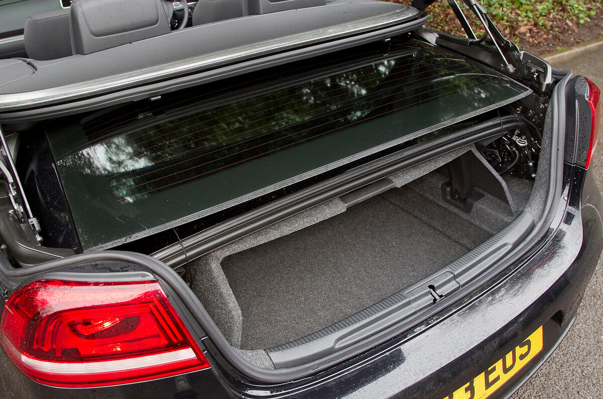 Volkswagen Eos boot space