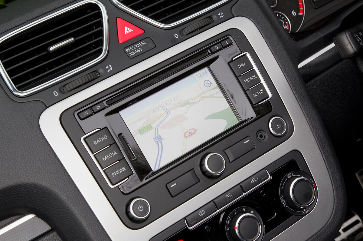 Volkswagen Eos infotainment system