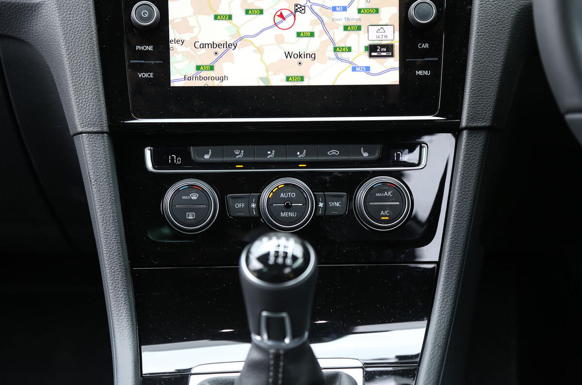 Volkswagen Golf centre console