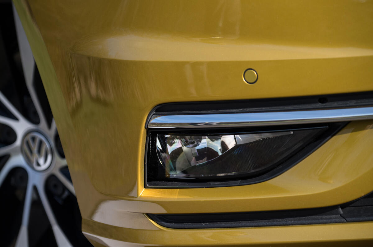 Volkswagen Golf foglights