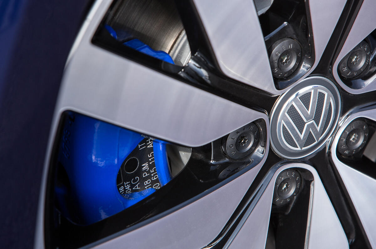 Volkswagen Golf GTE blue brake calipers