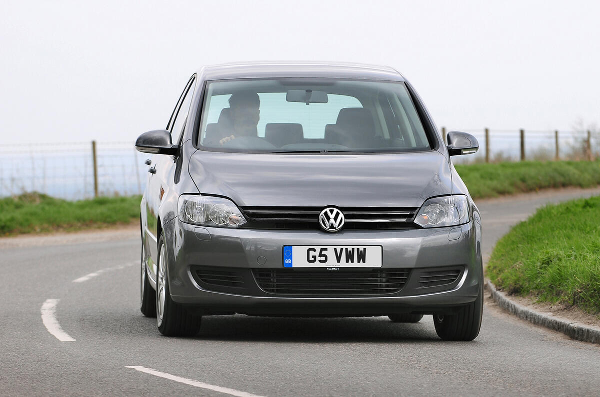 Golf Plus is hard to fluster. It's stable and neutral in its responses - just like the Golf Volkswagen Golf Plus cornering