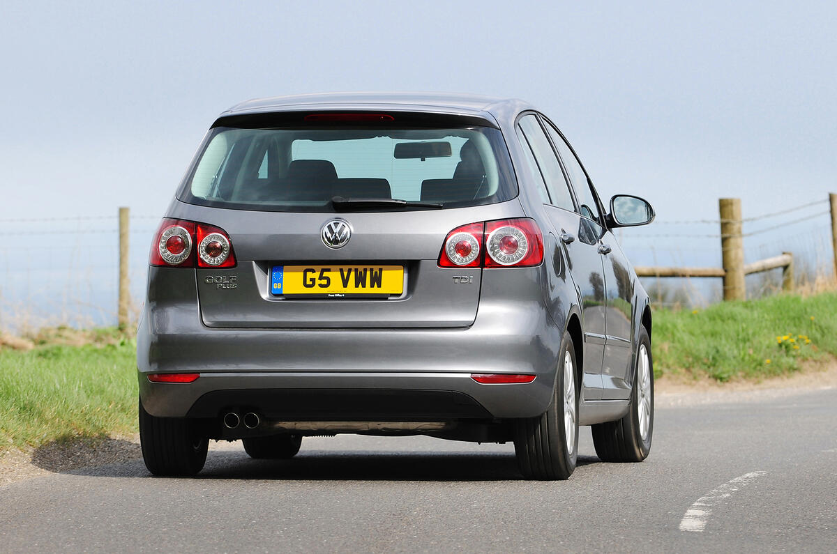 Base 15-inch wheels offer the best ride comfort Volkswagen Golf Plus rear cornering